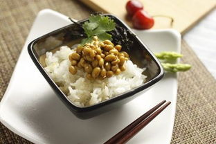 用水泡过的大米,在冰箱放几天,做出的米饭为何是红色的 能吃吗